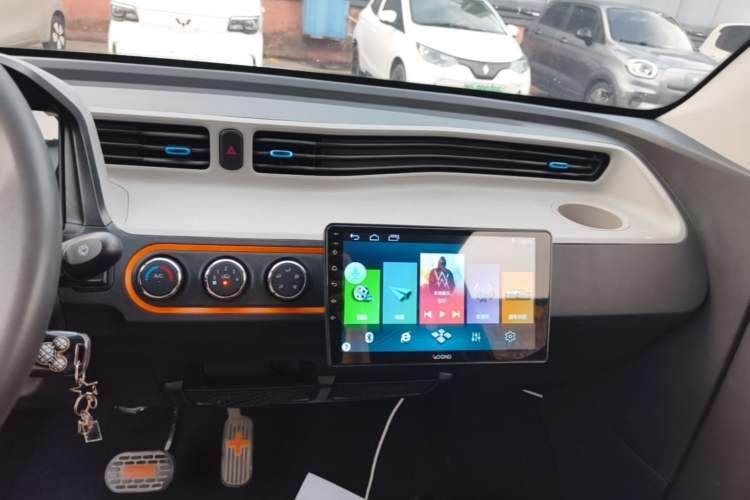 Used Wuling Hongguang MINIEV 2020 Freedom Version Lithium Iron Phosphate Audio And AC Panel