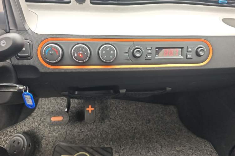 Used Wuling Hongguang MINIEV 2020 Enjoyment Model Lithium Iron Phosphate Audio And AC Panel