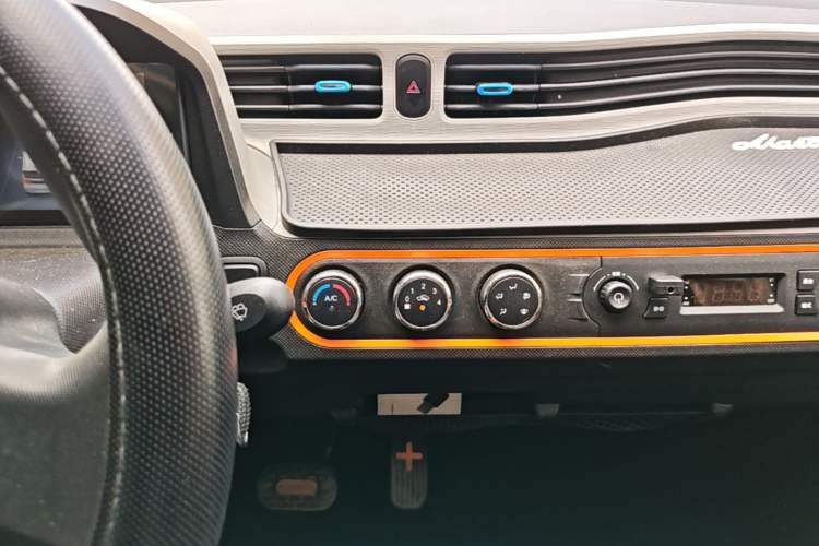 Used Wuling Hongguang MINIEV 2020 Freedom Version Lithium Iron Phosphate Audio And AC Panel