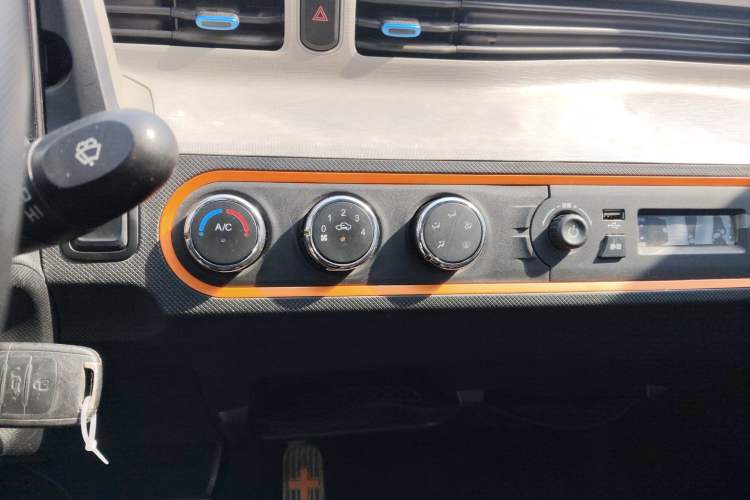 Used Wuling Hongguang MINIEV 2020 Easy Version Lithium-Ion Battery Audio And AC Panel