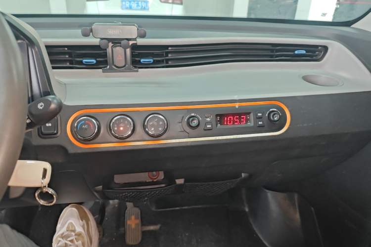 Used Wuling Hongguang MINIEV 2020 Freedom Version Lithium Iron Phosphate Audio And AC Panel