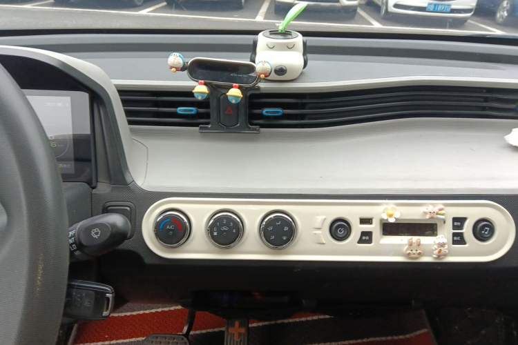 Used Wuling Hongguang MINIEV 2020 Enjoyment Model Lithium Iron Phosphate Audio And AC Panel