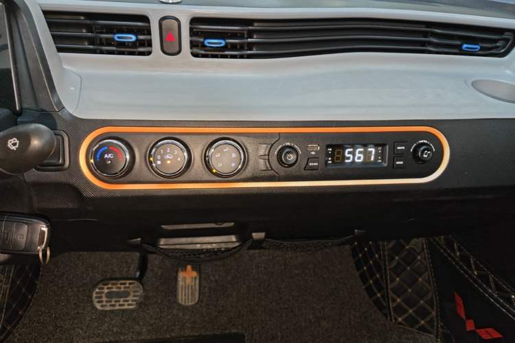 Used Wuling Hongguang MINIEV 2020 Enjoyment Model Lithium Iron Phosphate Audio And AC Panel