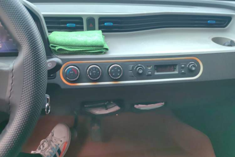 Used Wuling Hongguang MINIEV 2020 Freedom Version Lithium Iron Phosphate Audio And AC Panel