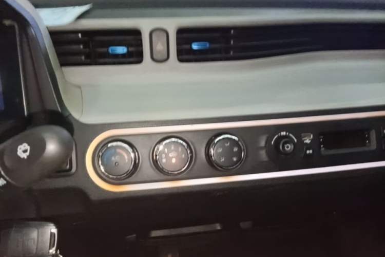 Used Wuling Hongguang MINIEV 2020 Enjoyment Model Lithium Iron Phosphate Audio And AC Panel