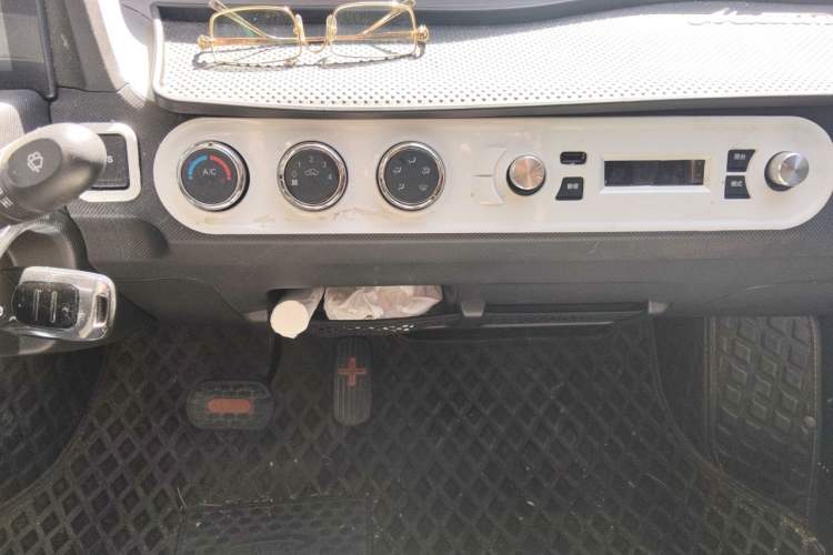 Used Wuling Hongguang MINIEV 2020 Enjoyment Model Lithium Iron Phosphate Audio And AC Panel