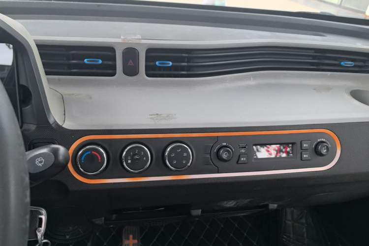 Used Wuling Hongguang MINIEV 2020 Easy Version Lithium-Ion Battery Audio And AC Panel