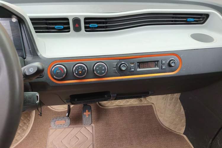 Used Wuling Hongguang MINIEV 2020 Enjoyment Model Lithium Iron Phosphate Audio And AC Panel