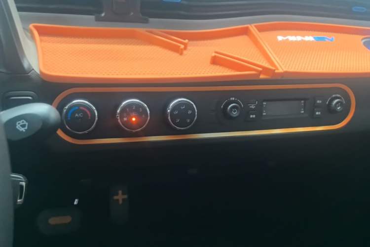 Used Wuling Hongguang MINIEV 2020 Freedom Version Lithium Iron Phosphate Audio And AC Panel