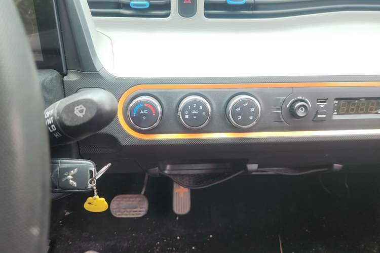 Used Wuling Hongguang MINIEV 2020 Enjoy Edition Lithium-Ion Battery Audio And AC Panel