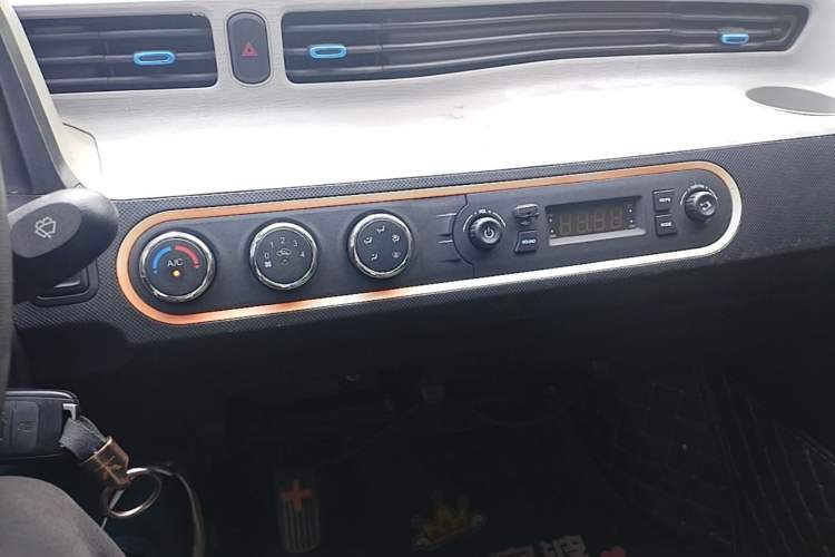 Used Wuling Hongguang MINIEV 2020 Zizai Version Lithium-NMC Audio And AC Panel
