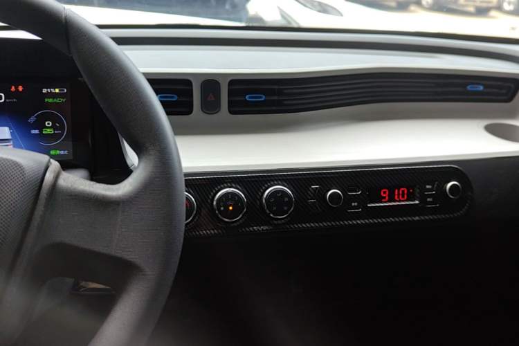 Used Wuling Hongguang MINIEV 2020 Freedom Version Lithium Iron Phosphate Audio And AC Panel