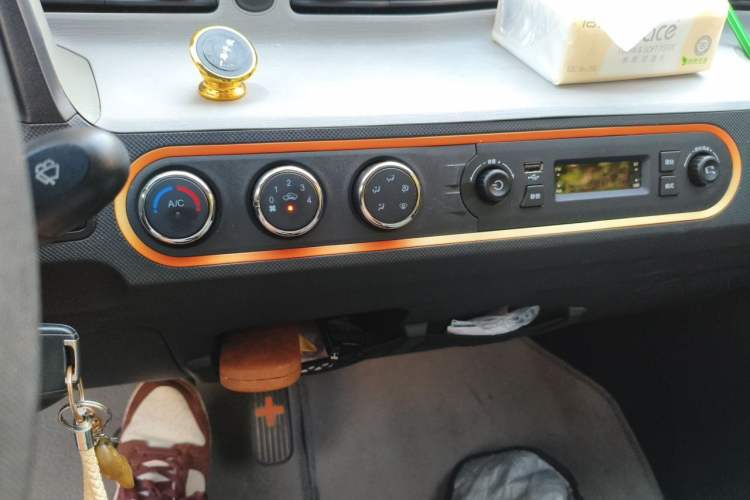 Used Wuling Hongguang MINIEV 2020 Enjoyment Model Lithium Iron Phosphate Audio And AC Panel