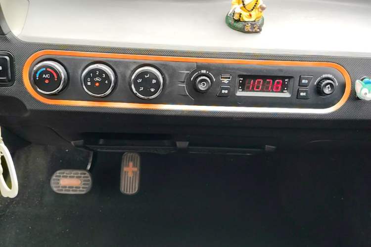 Used Wuling Hongguang MINIEV 2020 Enjoyment Model Lithium Iron Phosphate Audio And AC Panel