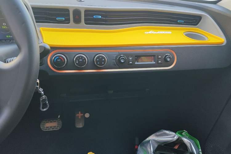 Used Wuling Hongguang MINIEV 2020 Zizai Version Lithium-NMC Audio And AC Panel