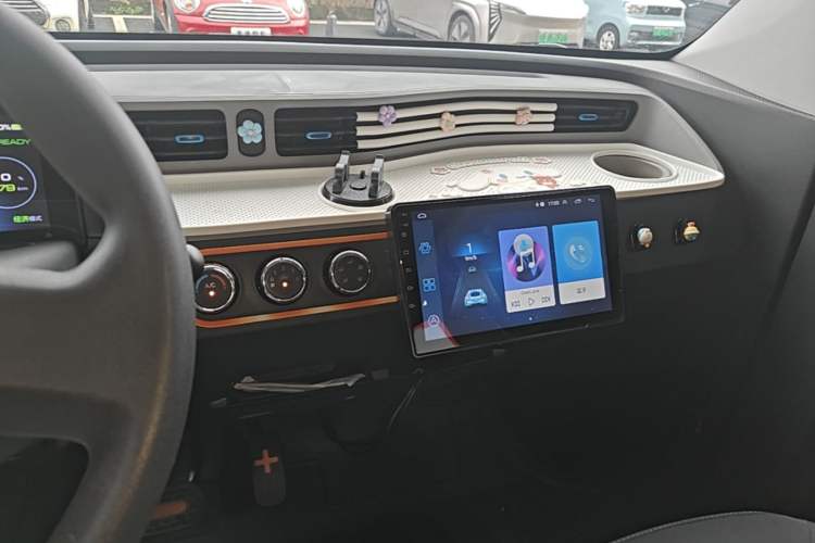 Used Wuling Hongguang MINIEV 2020 Enjoyment Model Lithium Iron Phosphate Audio And AC Panel