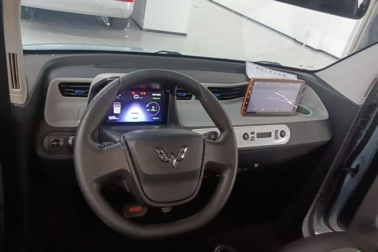 Used Wuling Hongguang MINIEV 2020 Freedom Version Lithium Iron Phosphate Center Console