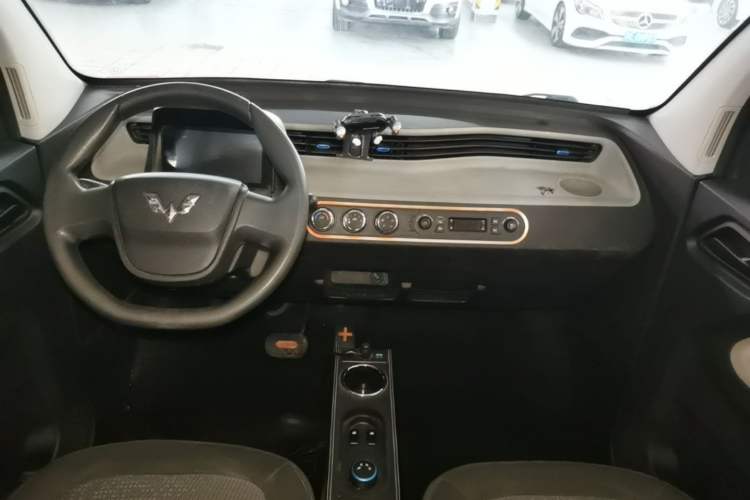 Used Wuling Hongguang MINIEV 2020 Enjoyment Model Lithium Iron Phosphate Center Console