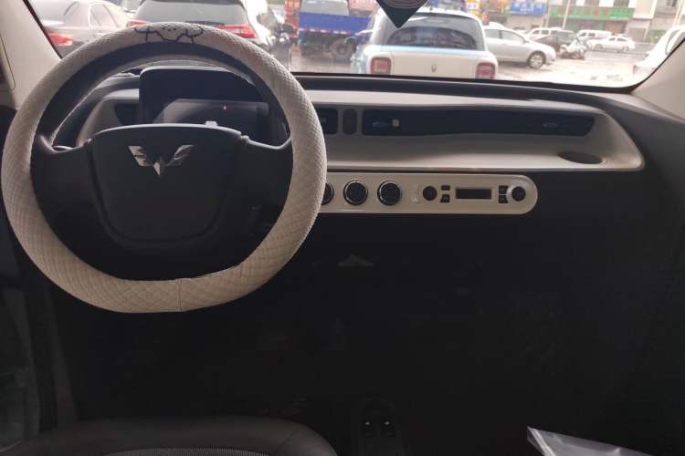 Used Wuling Hongguang MINIEV 2020 Enjoyment Model Lithium Iron Phosphate Center Console