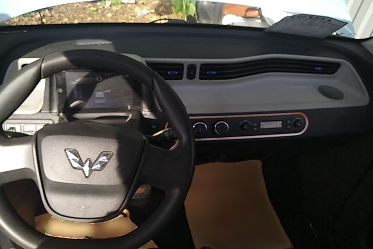 Used Wuling Hongguang MINIEV 2020 Enjoyment Model Lithium Iron Phosphate Center Console