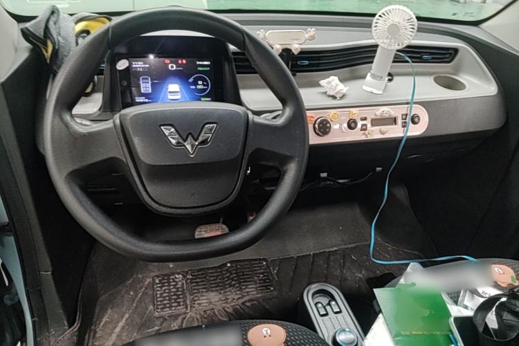 Used Wuling Hongguang MINIEV 2020 Freedom Version Lithium Iron Phosphate Center Console