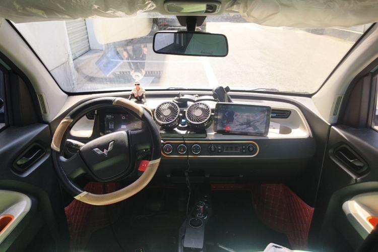 Used Wuling Hongguang MINIEV 2020 Freedom Version Lithium Iron Phosphate Center Console