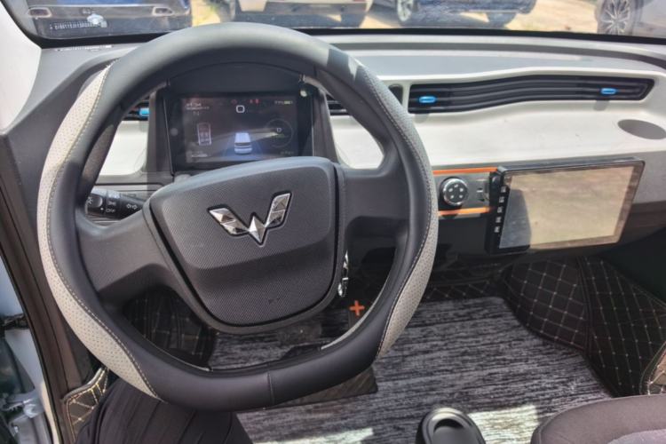 Used Wuling Hongguang MINIEV 2020 Enjoy Edition Lithium-Ion Battery Center Console