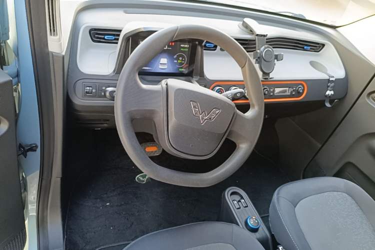 Used Wuling Hongguang MINIEV 2020 Enjoyment Model Lithium Iron Phosphate Center Console