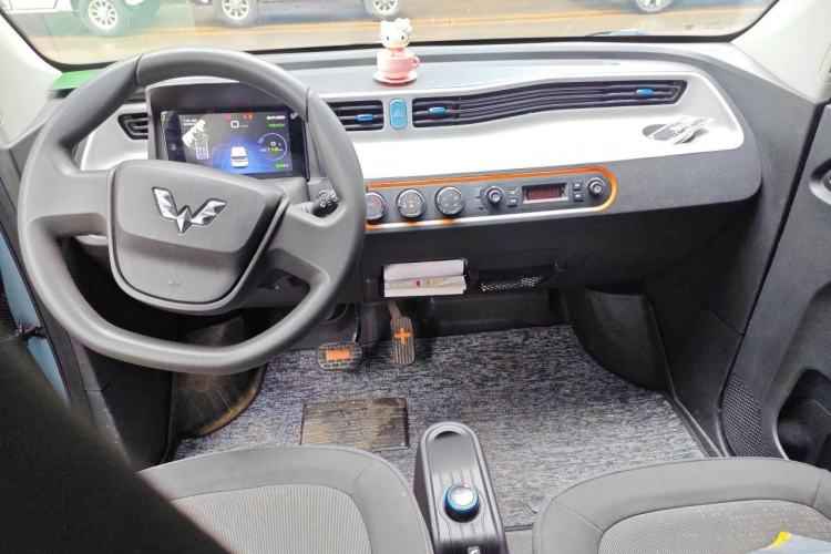 Used Wuling Hongguang MINIEV 2020 Freedom Version Lithium Iron Phosphate Center Console