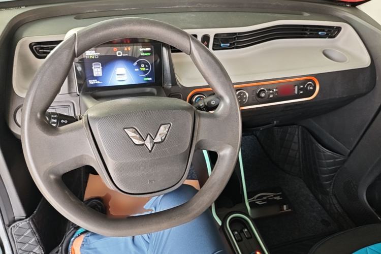 Used Wuling Hongguang MINIEV 2020 Freedom Version Lithium Iron Phosphate Center Console