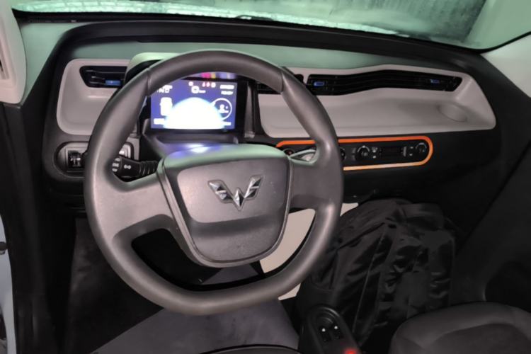 Used Wuling Hongguang MINIEV 2020 Enjoyment Model Lithium Iron Phosphate Center Console