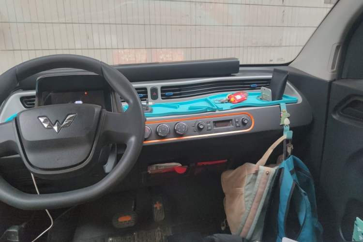 Used Wuling Hongguang MINIEV 2020 Enjoyment Model Lithium Iron Phosphate Center Console
