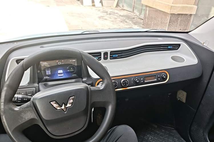 Used Wuling Hongguang MINIEV 2020 Freedom Version Lithium Iron Phosphate Center Console