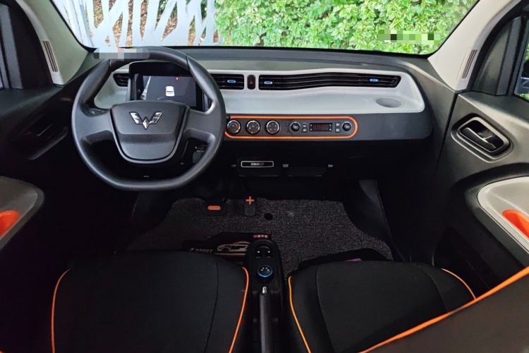 Used Wuling Hongguang MINIEV 2020 Freedom Version Lithium Iron Phosphate Center Console