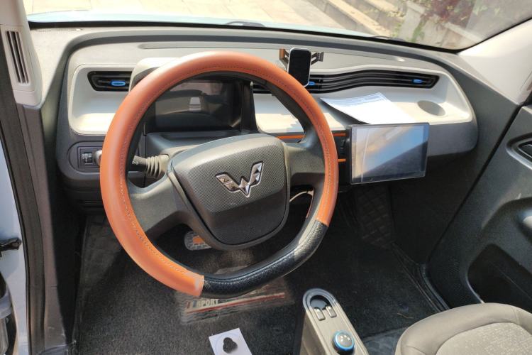 Used Wuling Hongguang MINIEV 2020 Freedom Version Lithium Iron Phosphate Center Console