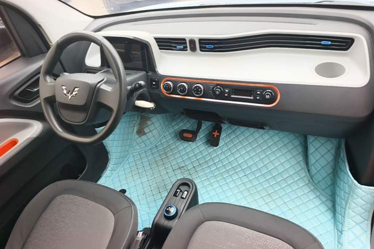 Used Wuling Hongguang MINIEV 2020 Freedom Version Lithium Iron Phosphate Center Console