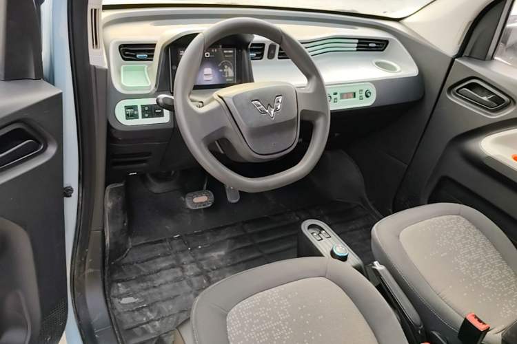 Used Wuling Hongguang MINIEV 2020 Freedom Version Lithium Iron Phosphate Center Console