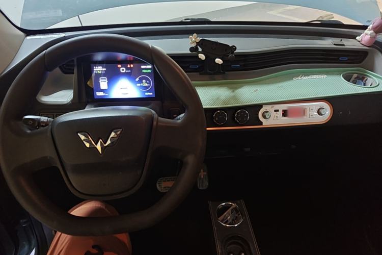 Used Wuling Hongguang MINIEV 2020 Freedom Version Lithium Iron Phosphate Center Console