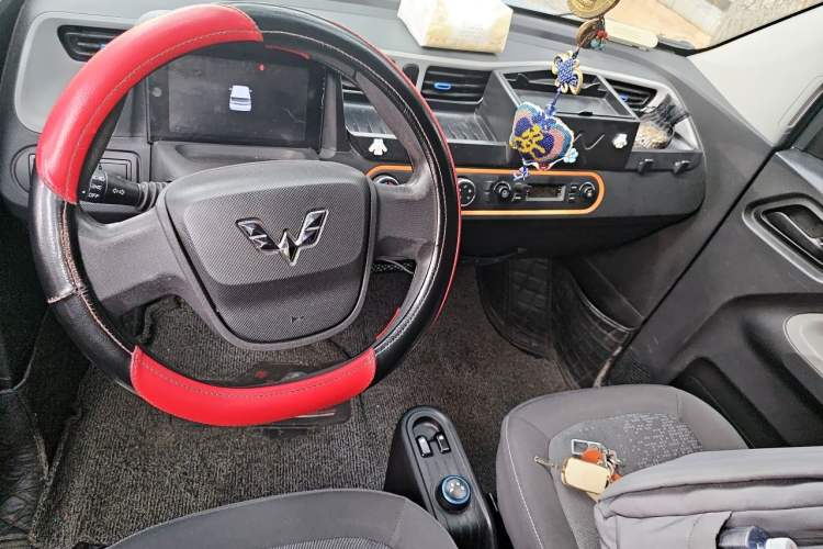 Used Wuling Hongguang MINIEV 2020 Zizai Version Lithium-NMC Center Console