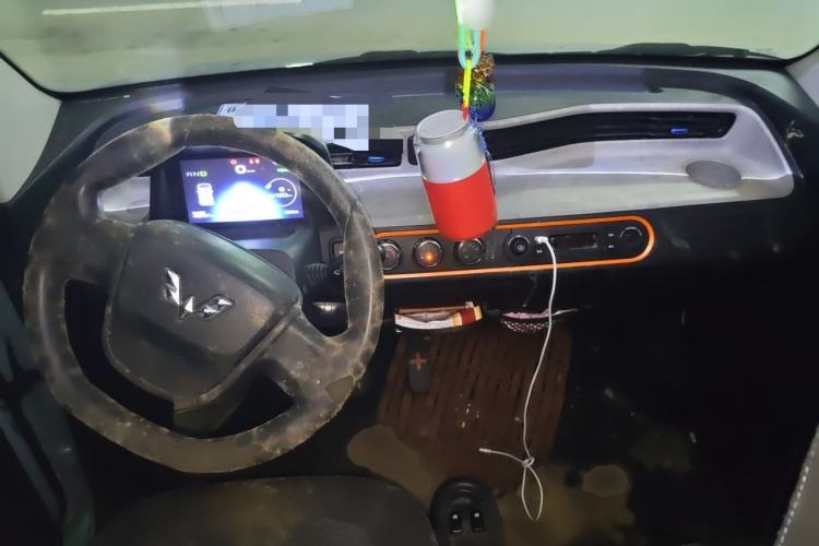 Used Wuling Hongguang MINIEV 2020 Freedom Version Lithium Iron Phosphate Center Console