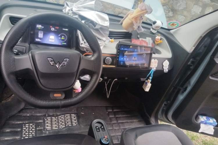 Used Wuling Hongguang MINIEV 2020 Freedom Version Lithium Iron Phosphate Center Console