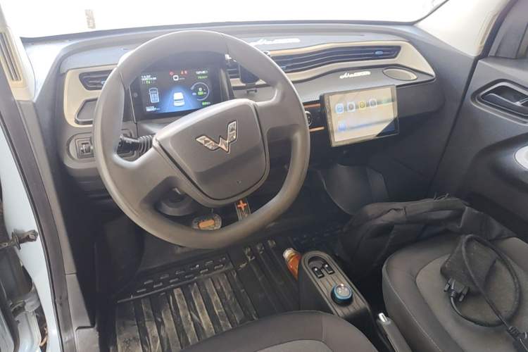 Used Wuling Hongguang MINIEV 2020 Enjoyment Model Lithium Iron Phosphate Center Console