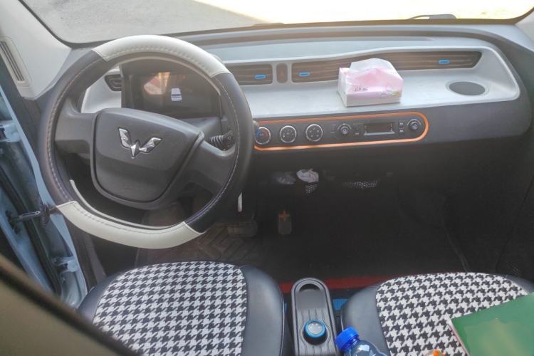 Used Wuling Hongguang MINIEV 2020 Freedom Version Lithium Iron Phosphate Center Console