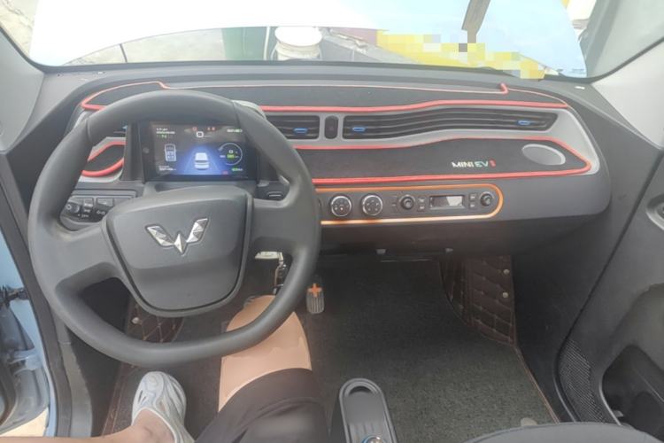 Used Wuling Hongguang MINIEV 2020 Enjoyment Model Lithium Iron Phosphate Center Console