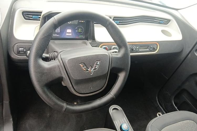 Used Wuling Hongguang MINIEV 2020 Enjoyment Model Lithium Iron Phosphate Center Console