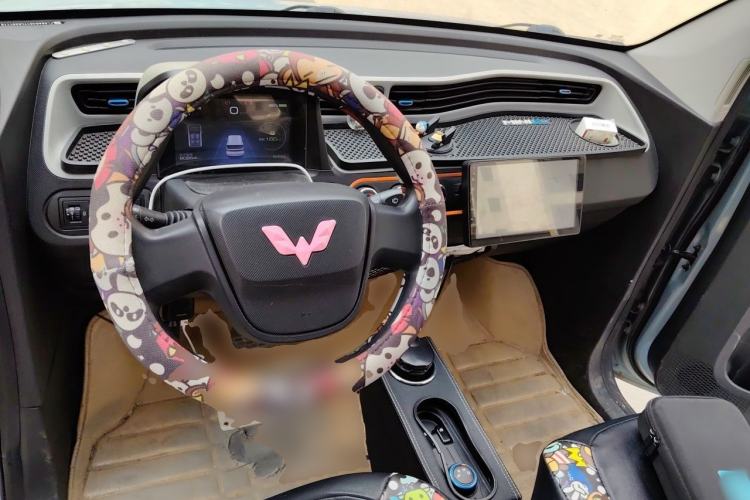 Used Wuling Hongguang MINIEV 2020 Enjoyment Model Lithium Iron Phosphate Center Console