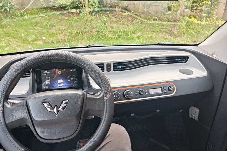 Used Wuling Hongguang MINIEV 2020 Freedom Version Lithium Iron Phosphate Center Console
