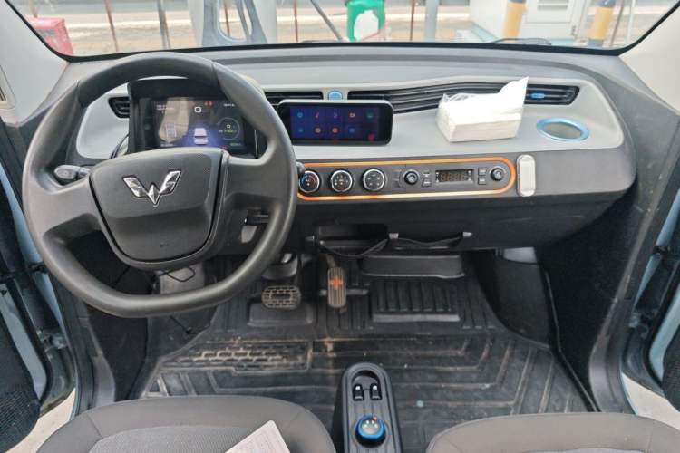 Used Wuling Hongguang MINIEV 2020 Enjoyment Model Lithium Iron Phosphate Center Console