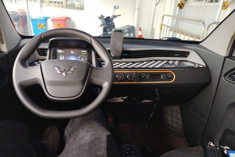 Used Wuling Hongguang MINIEV 2020 Zizai Version Lithium-NMC Center Console