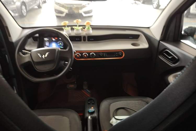 Used Wuling Hongguang MINIEV 2020 Freedom Version Lithium Iron Phosphate Center Console